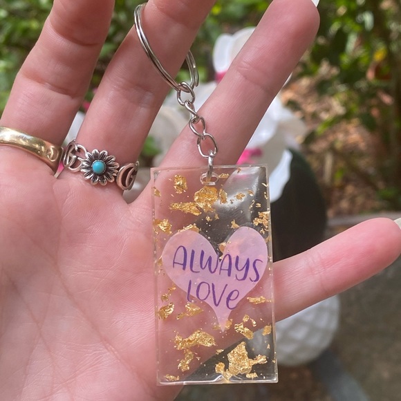 PACK OF 3 Mystery Bundle of Pop Art Resin Keychains - Picture 4 of 16